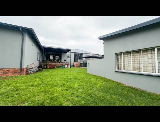5 BEDROOM HOUSE FOR SALE IN ALBERTON NORTH
